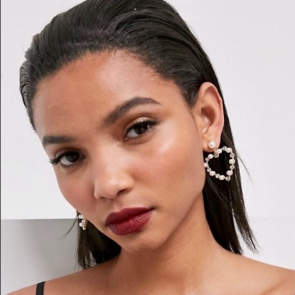 Pearl and crystal heart shaped drop earrings - Picture 3 of 3